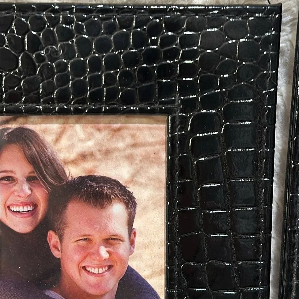 Set of Two 4x6 Photo Frames, Shiny Black Faux Crocodile , Plastic front
